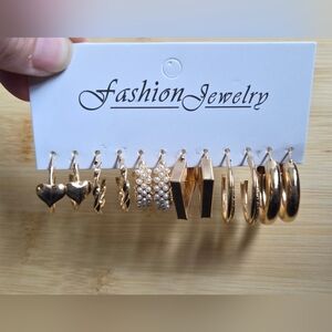 Gold Tone Jewelry Earring Set